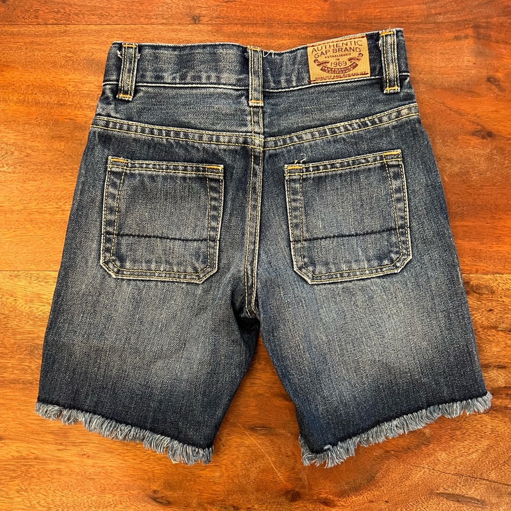 NWOT Baby Gap cut off Jean shorts. - Picture 2 of 4